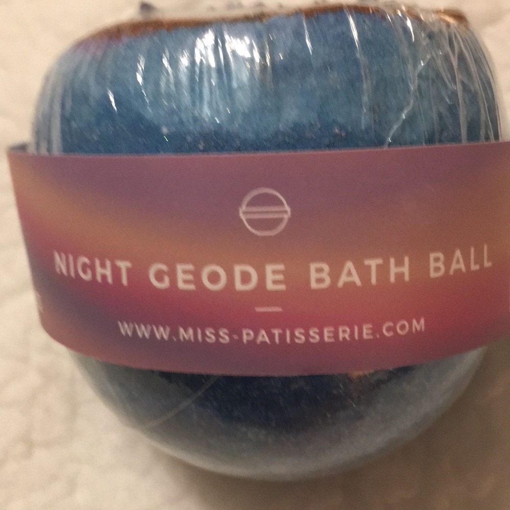 Miss Patisserie Night Geode Bath Ball